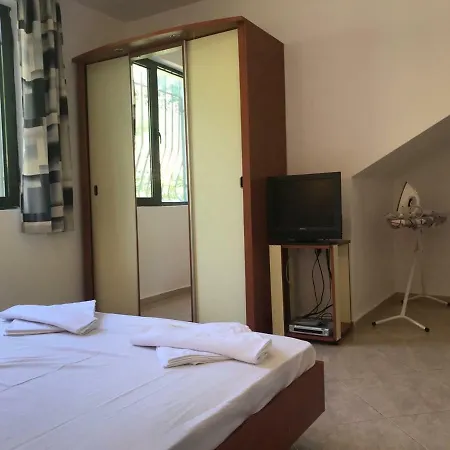 Kambani Nadezhda Apartment *