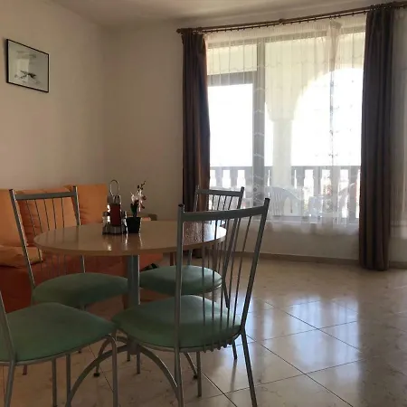 Kambani Nadezhda Apartment *