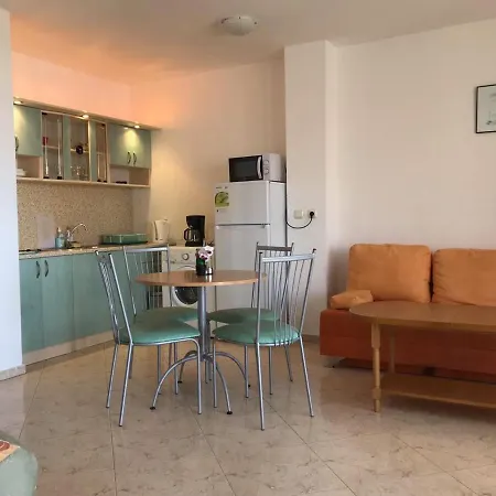Kambani Nadezhda Apartment *